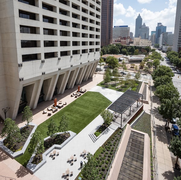 The exterior of Tower Square, the eighth-tallest tower in Atlanta, connects directly to a MARTA station in Midtown. (Courtesy of CBRE)