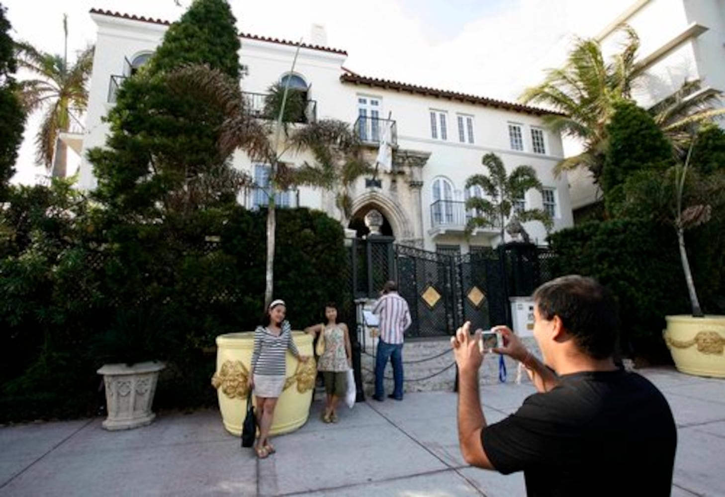 Versace mansion now open to tourists