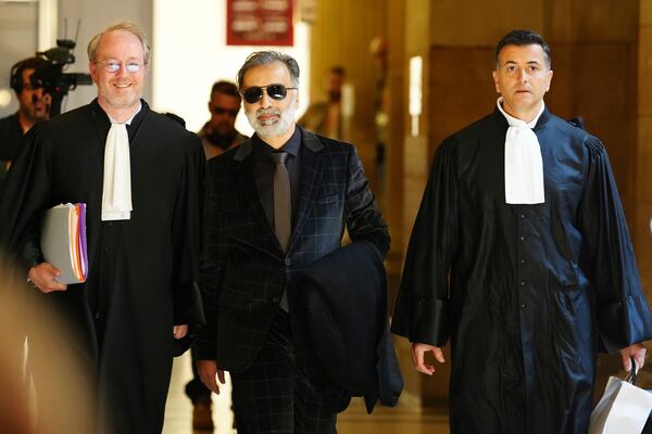 Abderrahmane Ouatiki, center, who was working as a hotel receptionist and was allegedly held at gunpoint by the robbers during the 2016 armed robbery of Kim Kardashian, arrives at the palace of justice Monday, April 28, 2025 in Paris. (AP Photo/Aurelien Morissard)