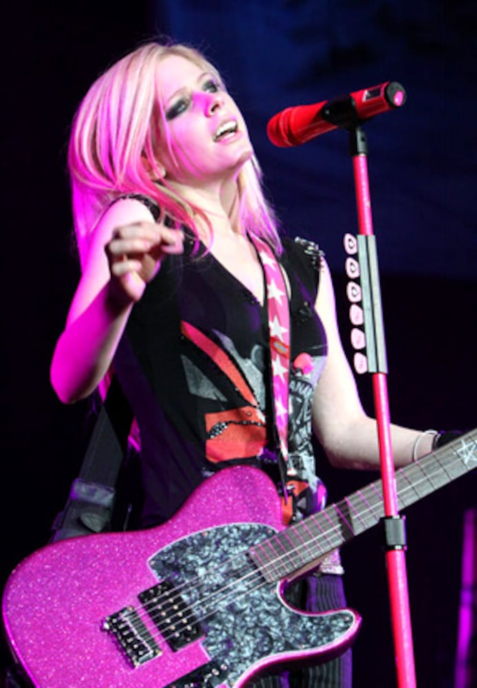 Avril Lavigne, the Jonas Brothers sell out Star 94 Jingle Jam