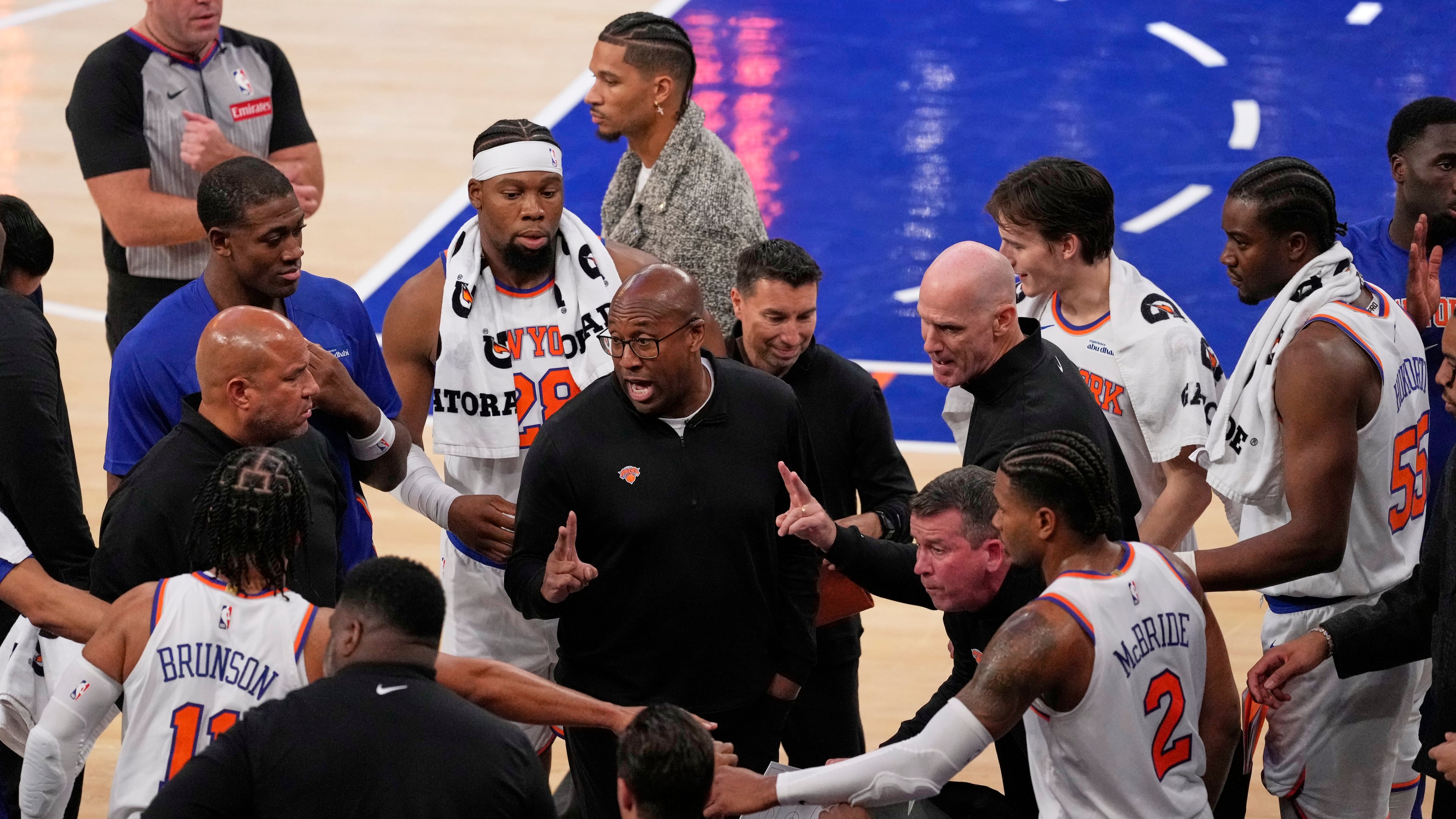New York Knicks Head Coach Mike Brown, center, talks to his team during the second half of an NBA basketball game against the Cleveland Cavaliers Wednesday, Oct. 22, 2025, at Madison Square Garden in New York. (AP Photo/Frank Franklin II)
