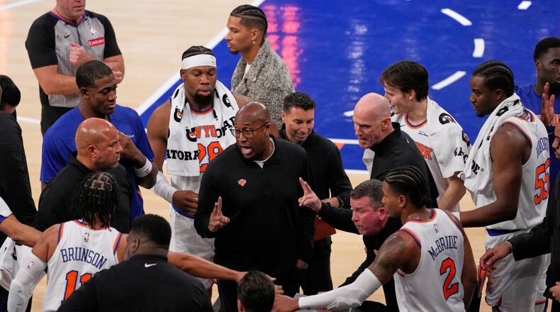 New York Knicks Head Coach Mike Brown, center, talks to his team during the second half of an NBA basketball game against the Cleveland Cavaliers Wednesday, Oct. 22, 2025, at Madison Square Garden in New York. (AP Photo/Frank Franklin II)