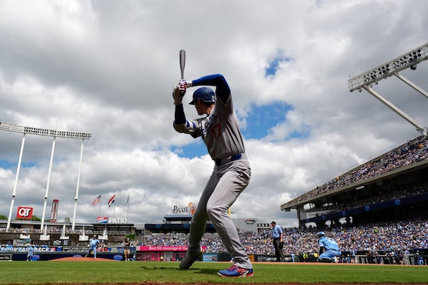 Los Angeles Dodgers' Shohei Ohtani warms up on deck before a baseball game against the Kansas City Royals, Saturday, June 28, 2025, in Kansas City, Mo. (AP Photo/Charlie Riedel)