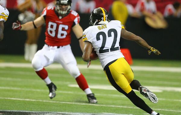 Steelers cornerback William Gay puts a move on Falcons tight end Bear Pascoe after intercepting a Matt Ryan pass that he returned 52-yards for a touchdown to put the Steelers up 13-0. CURTIS COMPTON/Ccompton@ajc.com