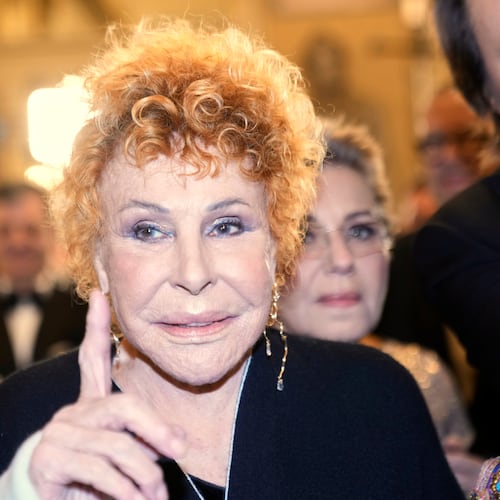 FILE - Italian Singer Ornella Vanoni arrives to attend La Scala opera house's gala season opener, in Milan, Italy, on Dec. 7, 2023. (AP Photo/Luca Bruno, File)
