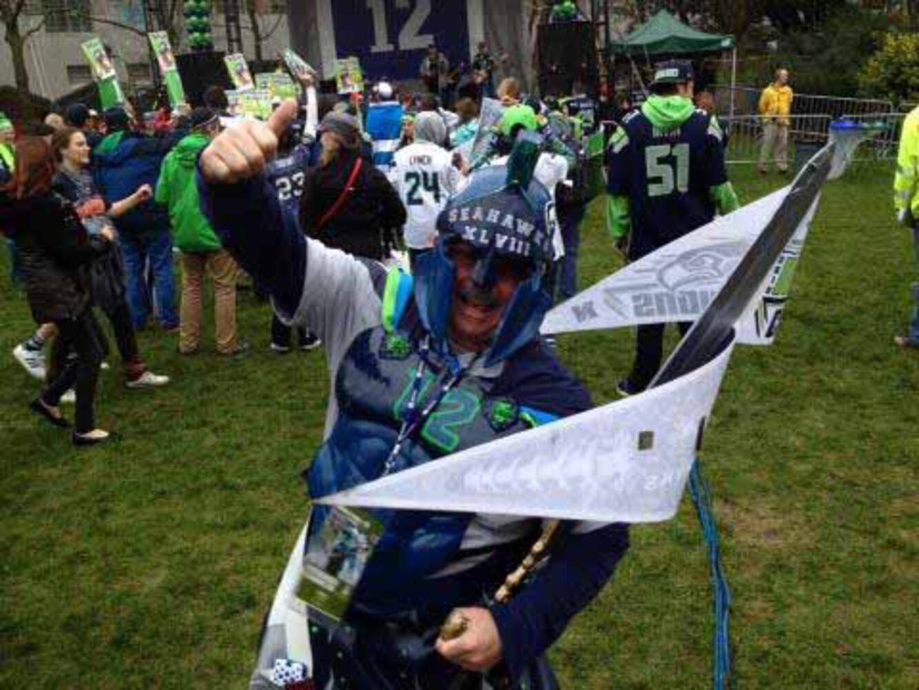Fans rally for Seahawks at Seattle Center