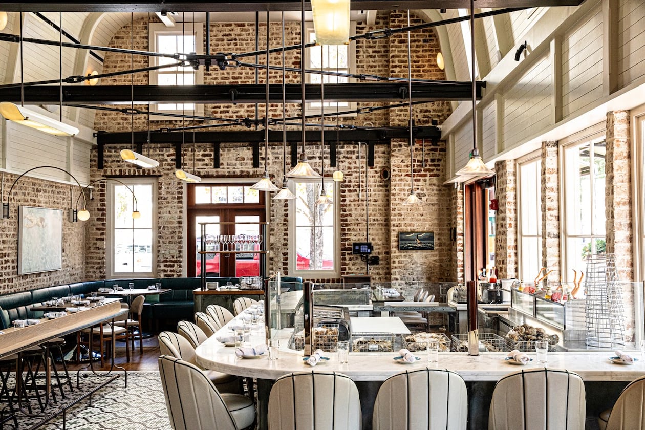 The raw bar at The Darling Oyster Bar's new Savannah location. (Courtesy of Andrew Cebulka)