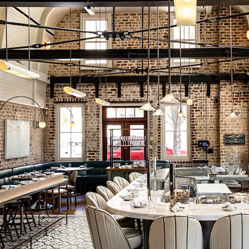 The raw bar at The Darling Oyster Bar's new Savannah location. (Courtesy of Andrew Cebulka)