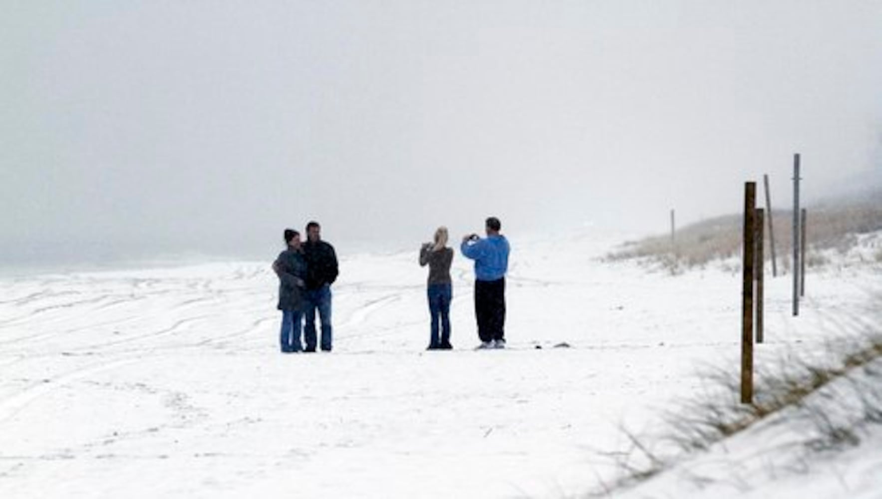 Snow falls on North Carolina beaches