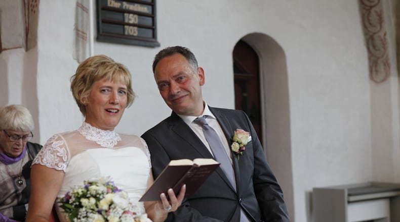 After dating three men, author Pouline Middleton fell in love with Steen Larson, pictured here with her on their wedding day. CONTRIBUTED BY IAN JENSEN