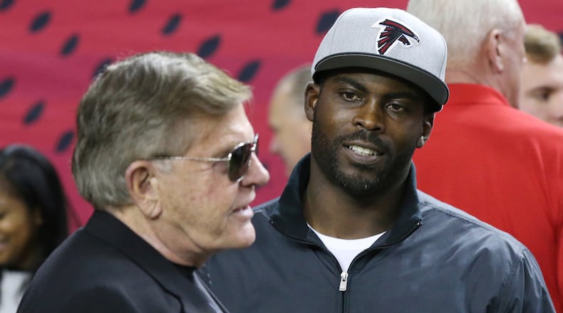 January 1, 2017, Atlanta: Former Falcons quarterback Michael Vick talks with former head coach Jerry Glanville as they return to the Georgia Dome before the team plays the Saints on Sunday, Jan. 1, 2017, in Atlanta.    Curtis Compton/ccompton@ajc.com