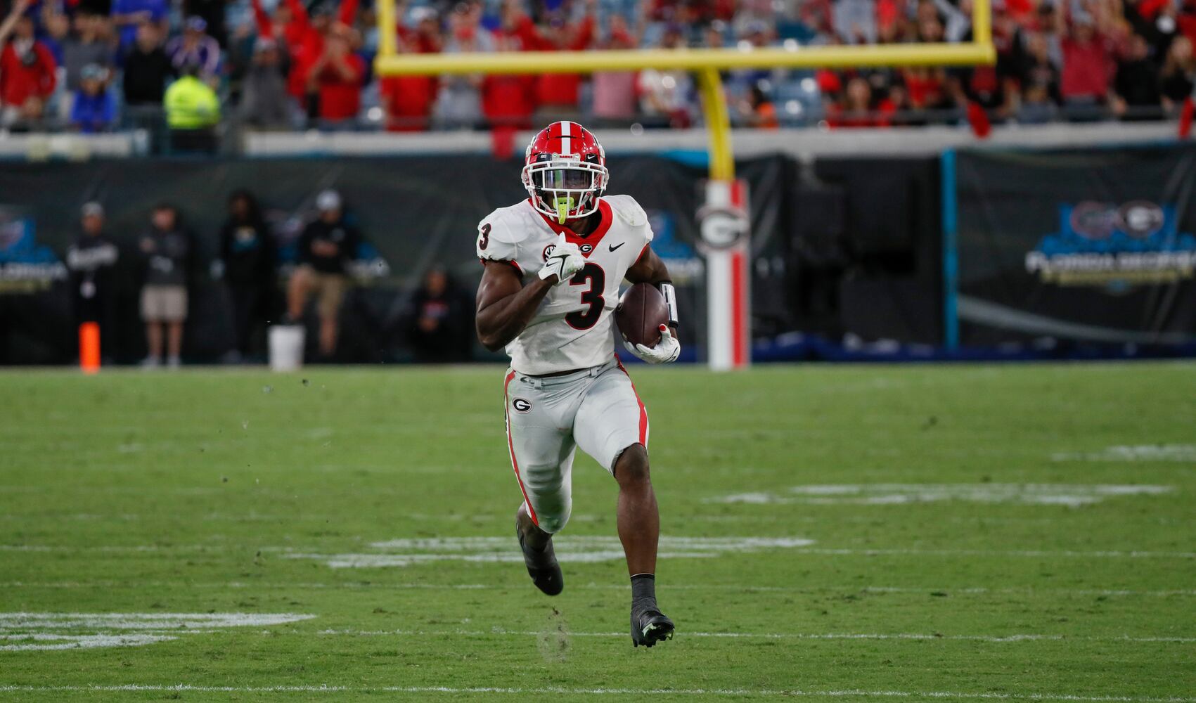 10/30/21 - Jacksonville -  Georgia Bulldogs running back Zamir White (3) has a wide open field on this 4th quarter touchdown run during the second half of the annual NCCA  Georgia vs Florida game at TIAA Bank Field in Jacksonville. Georgia won 34-7.  Bob Andres / bandres@ajc.com