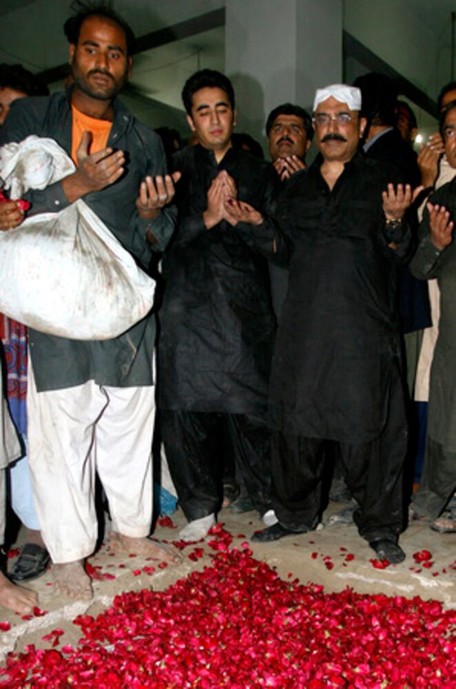 Pakistan mourns, buries Bhutto