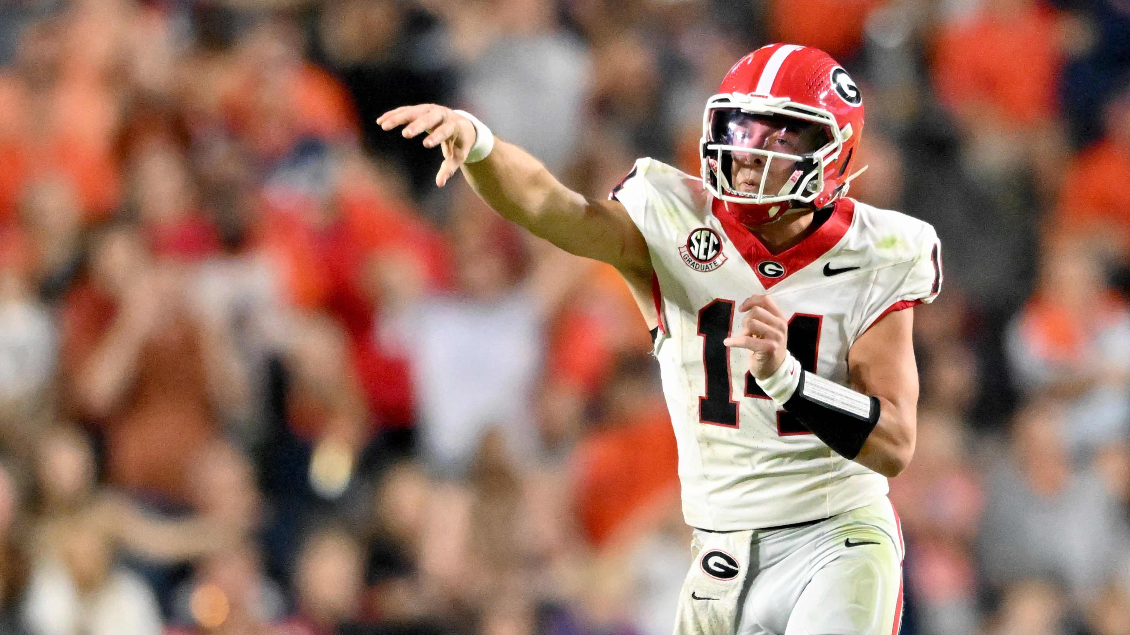 Georgia quarterback Gunner Stockton gets off a pass during the second half in a game at Jordan-Hare Stadium, Saturday, Oct. 11, 2025, in Auburn, Ala. (Hyosub Shin/AJC)