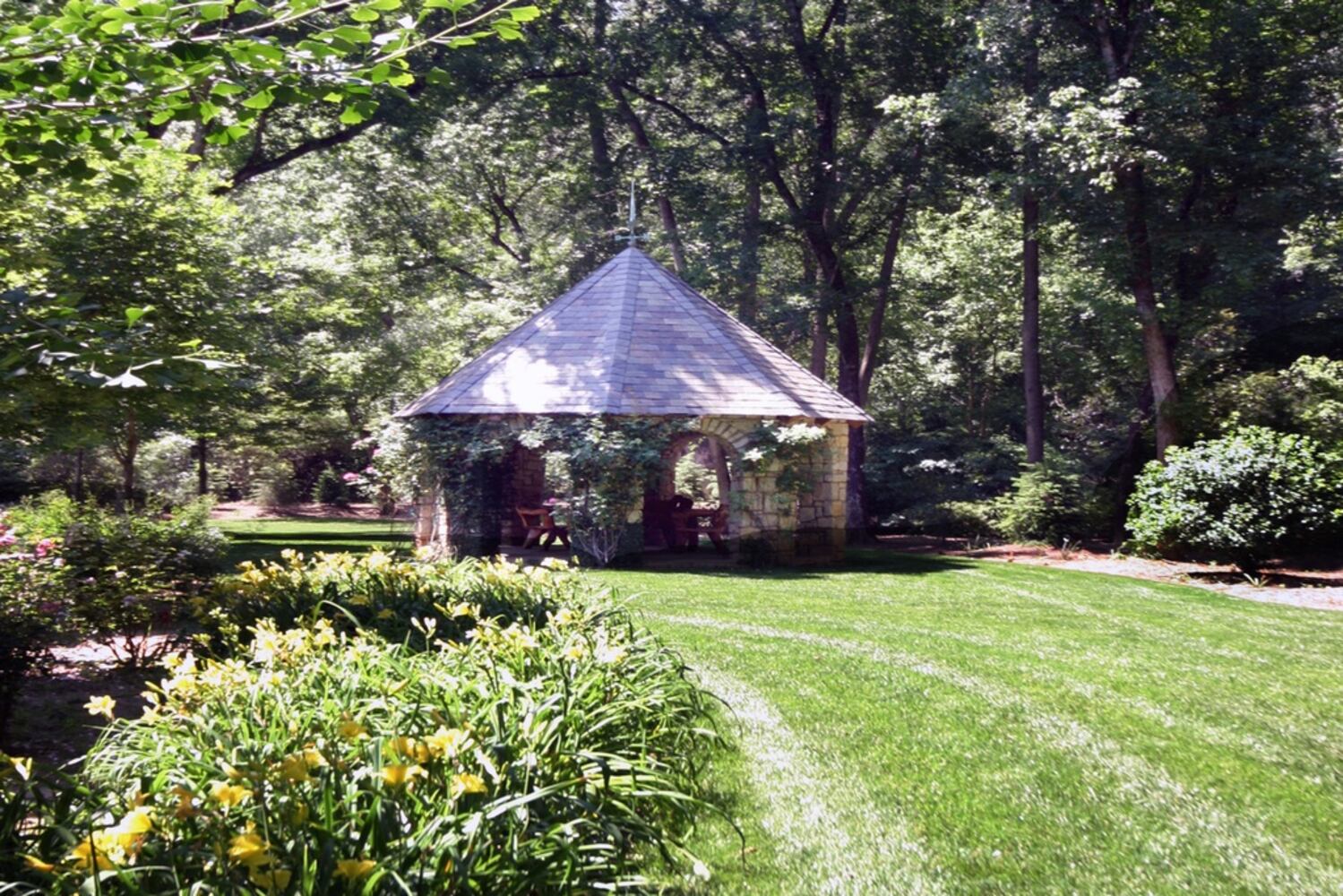 2042 W Paces Ferry Rd NW, Atlanta, GA 30327