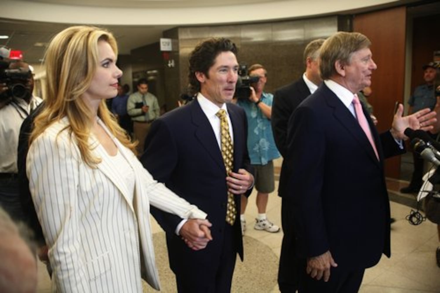 Jury clears Victoria Osteen in assault case