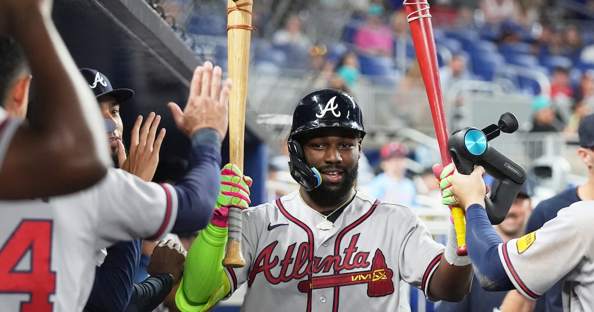 Braves beat up on Reds bullpen, open series in Cincinnati with win