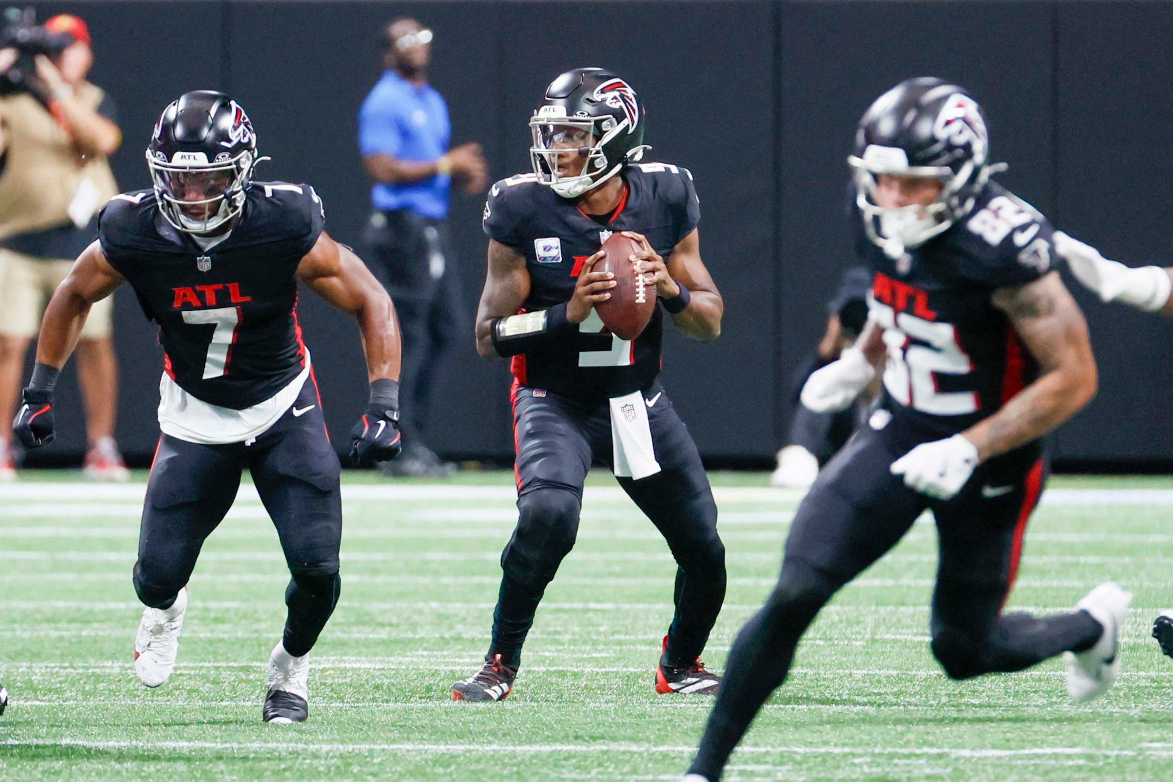 Atlanta Falcons quarterback Michael Penix Jr. attempts a pass during the second half of an NFL game against the Washington Commanders at Mercedes-Benz Stadium in Atlanta on Sunday, September 28, 2025. (Miguel Martinez/AJC)