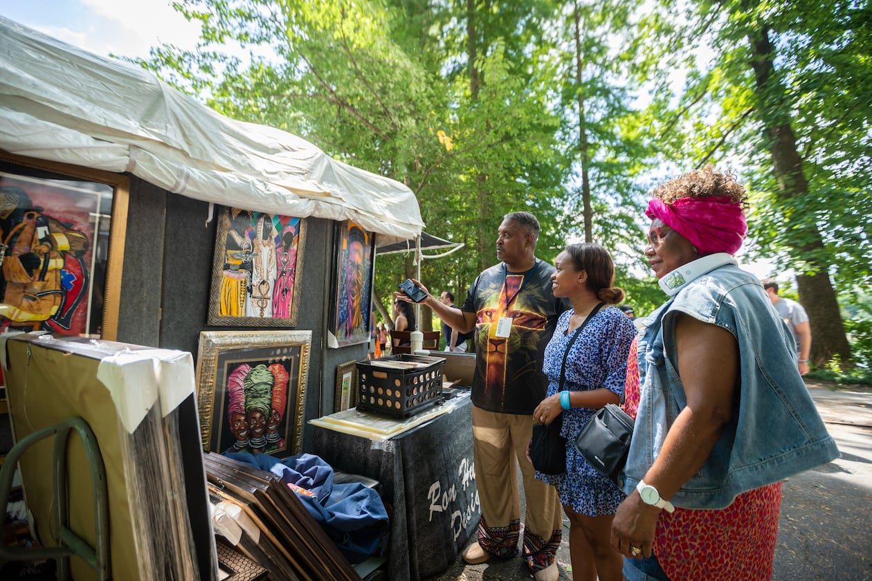 Attendees look at artwork at the Piedmont Park Arts Festival in 2024. (Ben Dashwood for Access ATL)