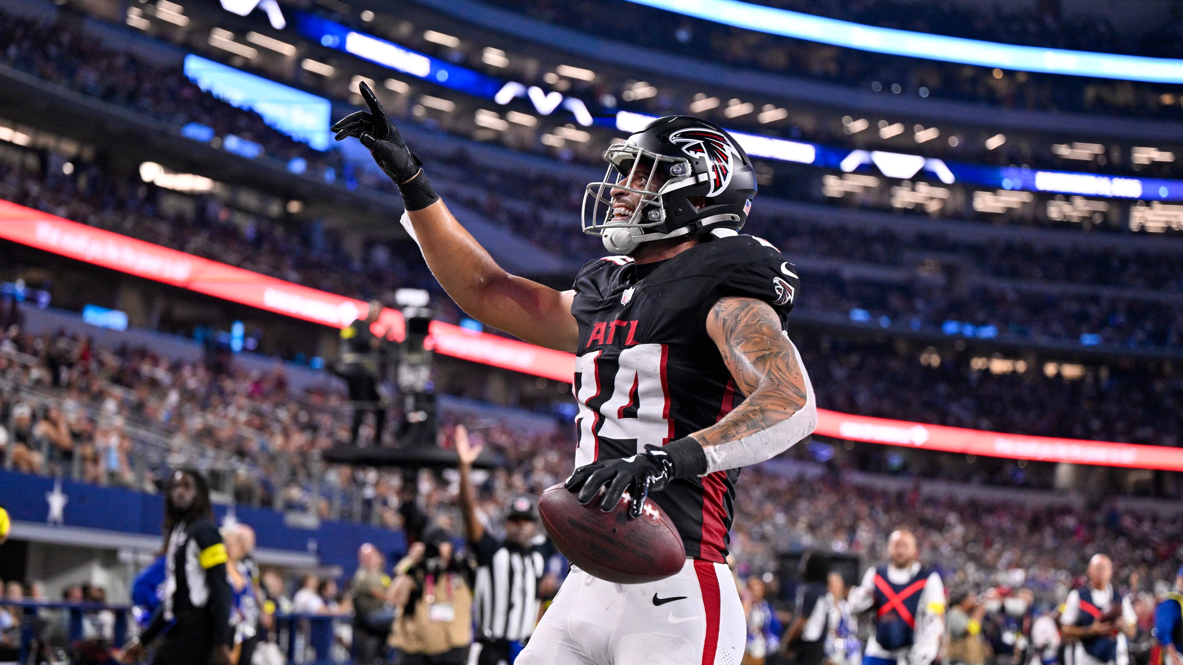Falcons tight end Feleipe Franks celebrates catching a touchdown pass from quarterback Easton Stick during the first half of a preseason NFL football game against the Dallas Cowboys on Friday, Aug. 22, 2025, in Arlington, Texas. (Jerome Miron/AP)