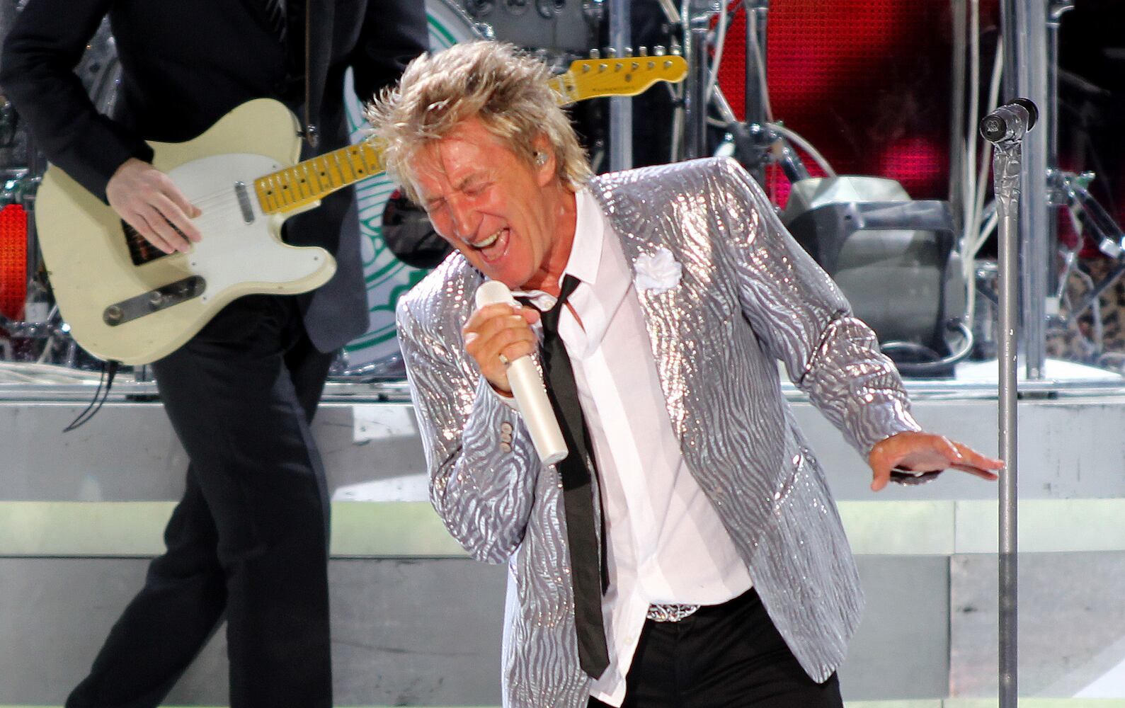 Rod Stewart plays Verizon Wireless Amphtiheatre