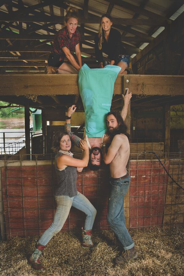 Zach Meloy (Better Half) and Isabella Strong, Shannon Wright, Jonathan Chames, Rachel Hennon (Wrecking Barn Farm) / Photo by Stacey Bode