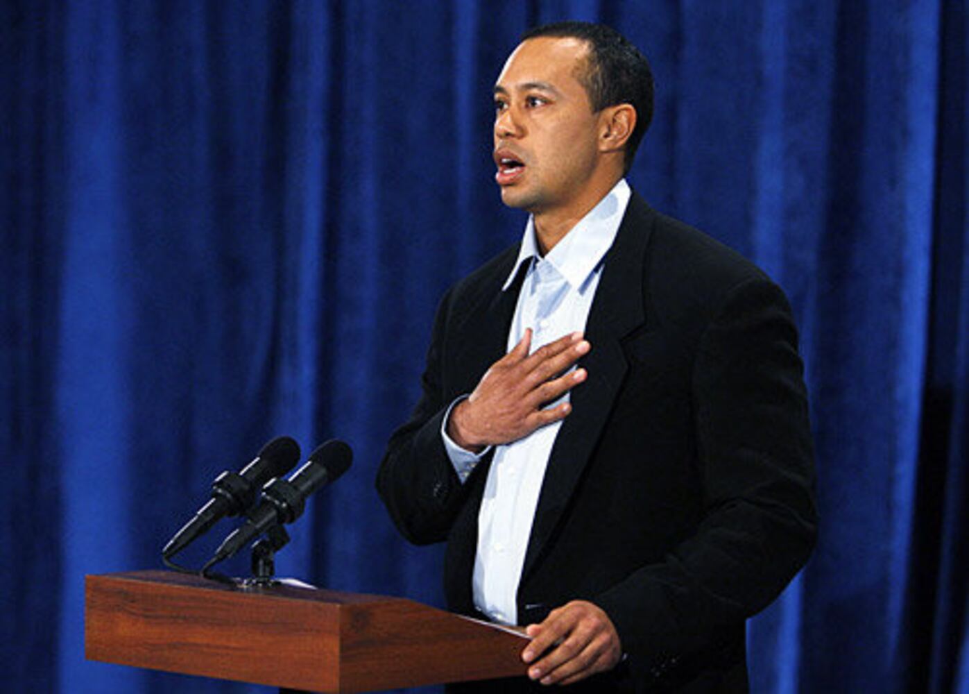 Tiger Woods issues apology for infidelity