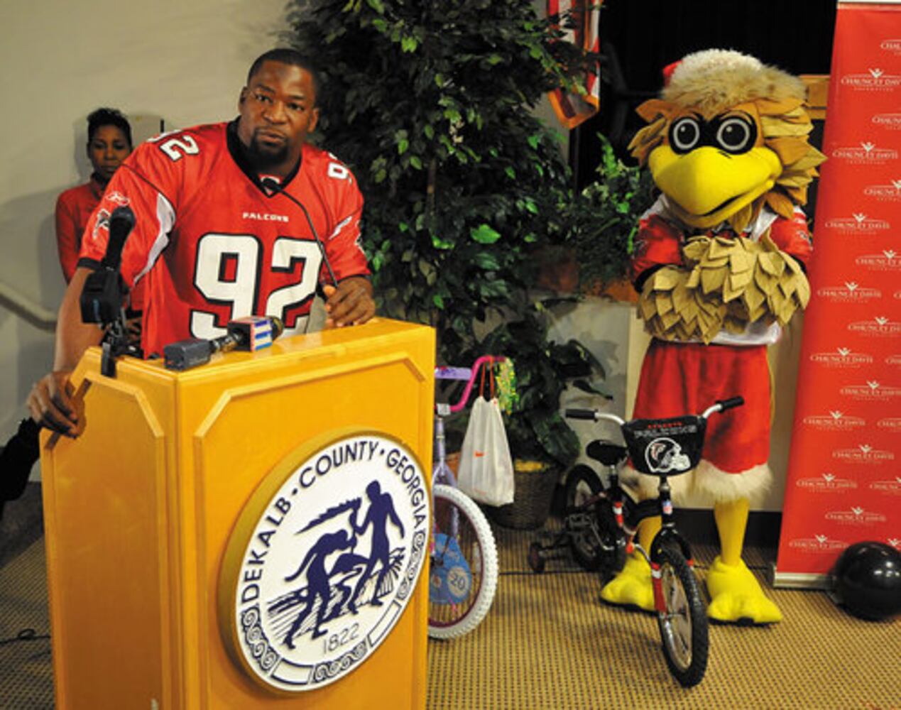 Atlanta Falcon gives away bikes