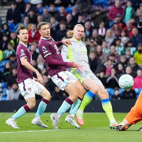 Manchester City's Erling Haaland, second right, scores his side's opening goal during the Premier League soccer match between Burnley and Manchester City in Burnley, England, Wednesday, April 22, 2026. (Nick Potts/PA via AP)