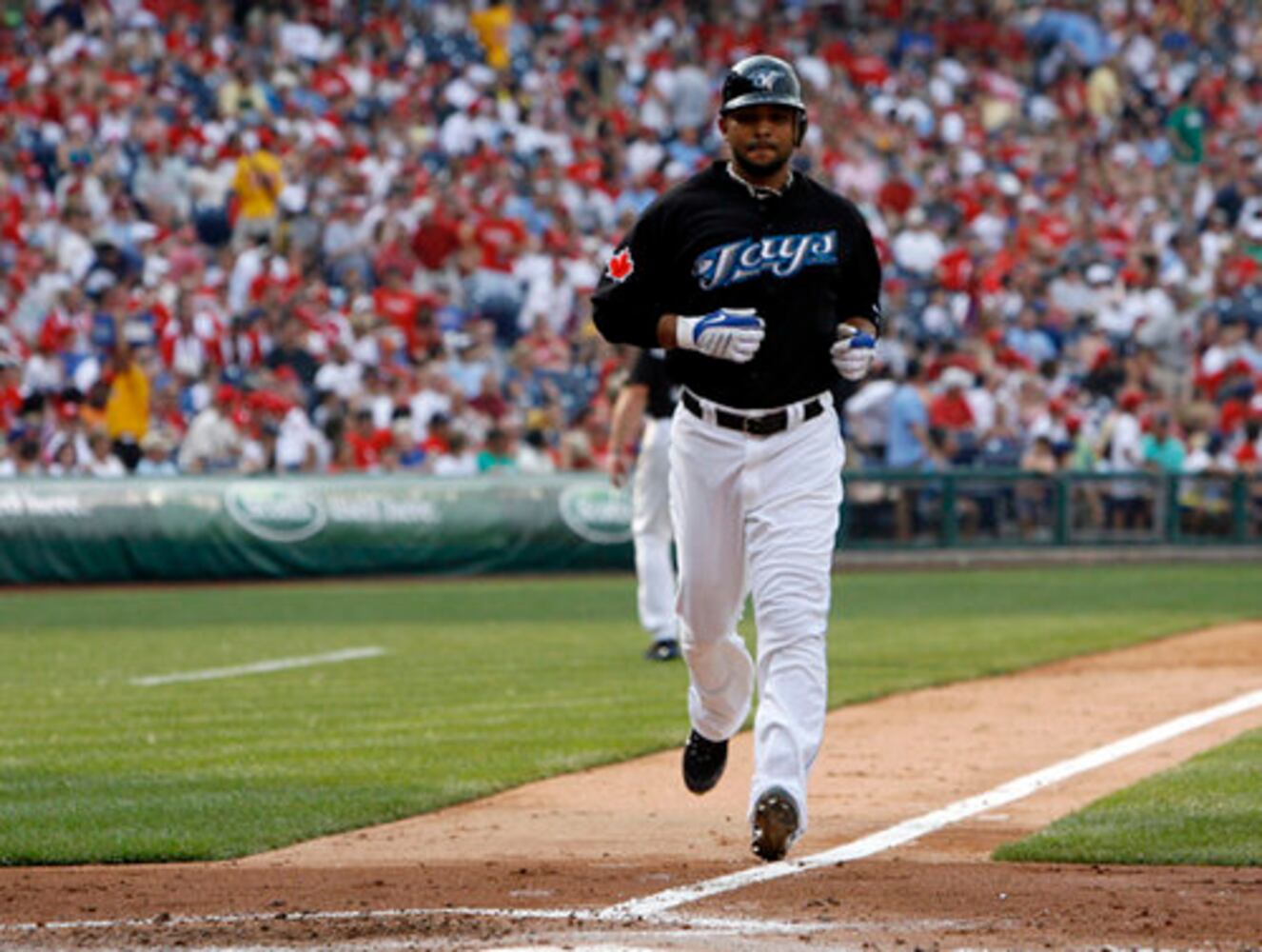 Braves trade Escobar to Toronto