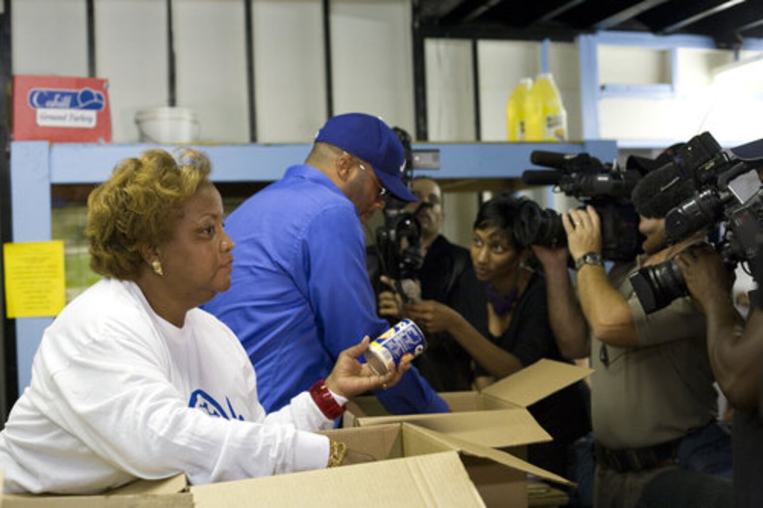 Tyler Perry donates food to Hosea Feed The Hungry