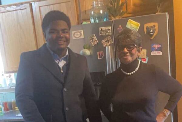 Eric Holmes and his mother, Vakelvion Holmes.