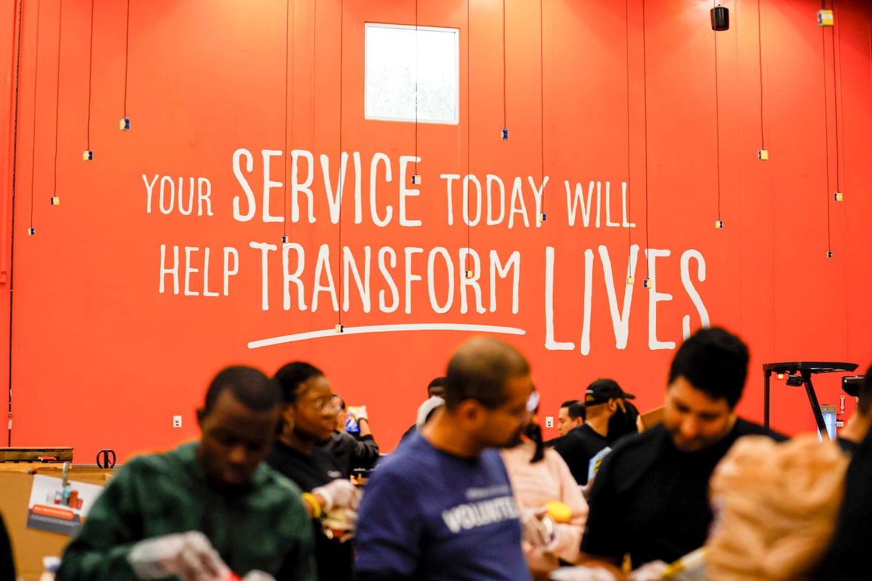 Volunteers are seen packing food at the Hunger Action Center at the Atlanta Community Food Bank Distribution Center on Wednesday, October 29, 2025. (Miguel Martinez/AJC)