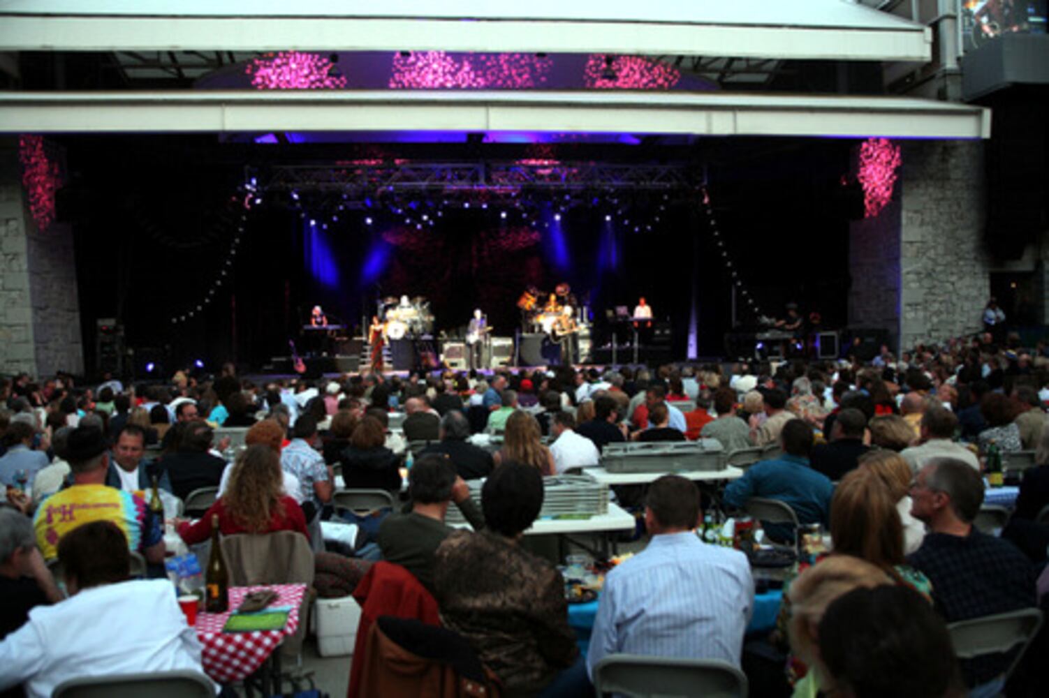 The Moody Blues lift Chastain Park