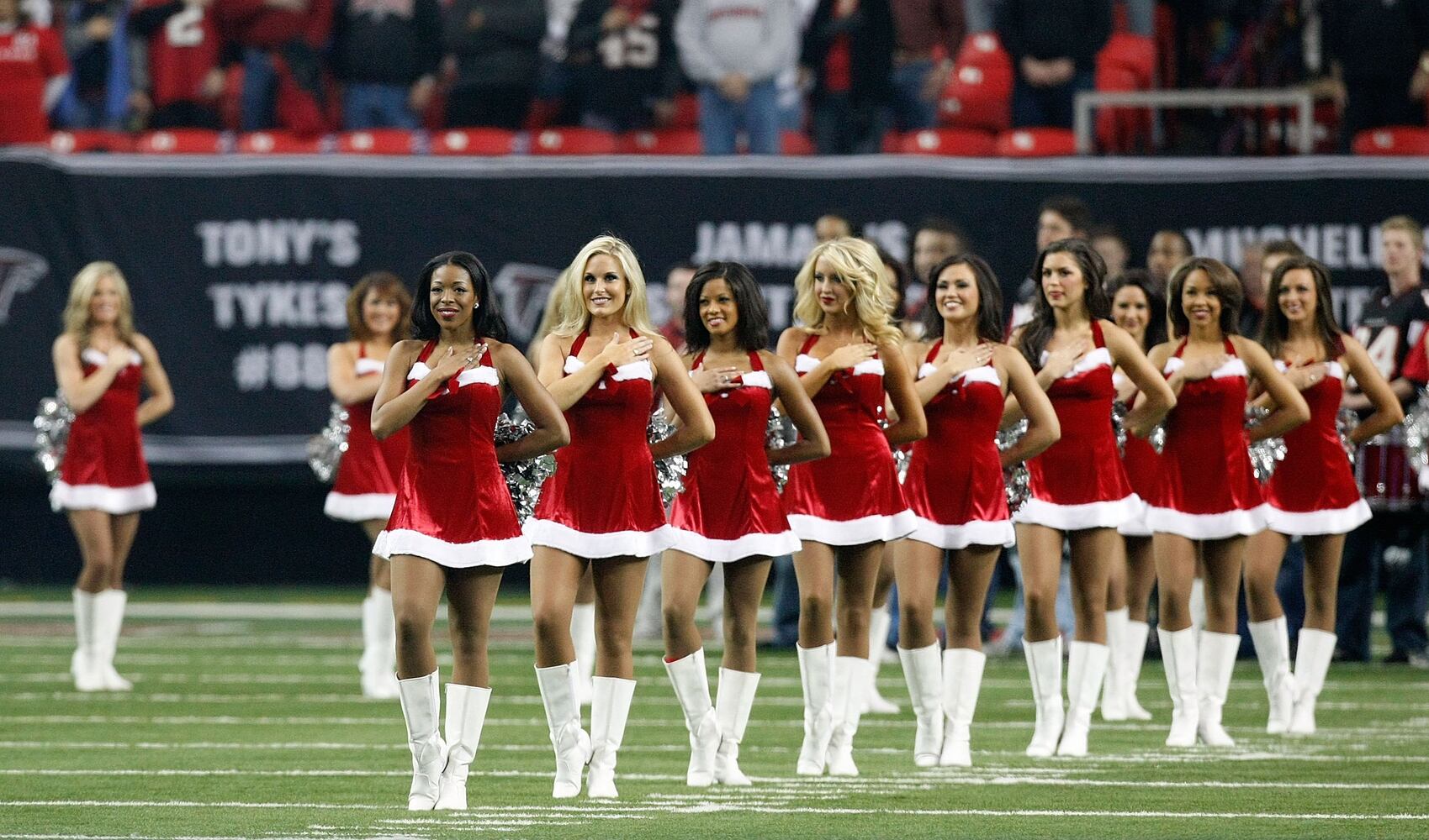 Cheerleaders get in the holiday spirit