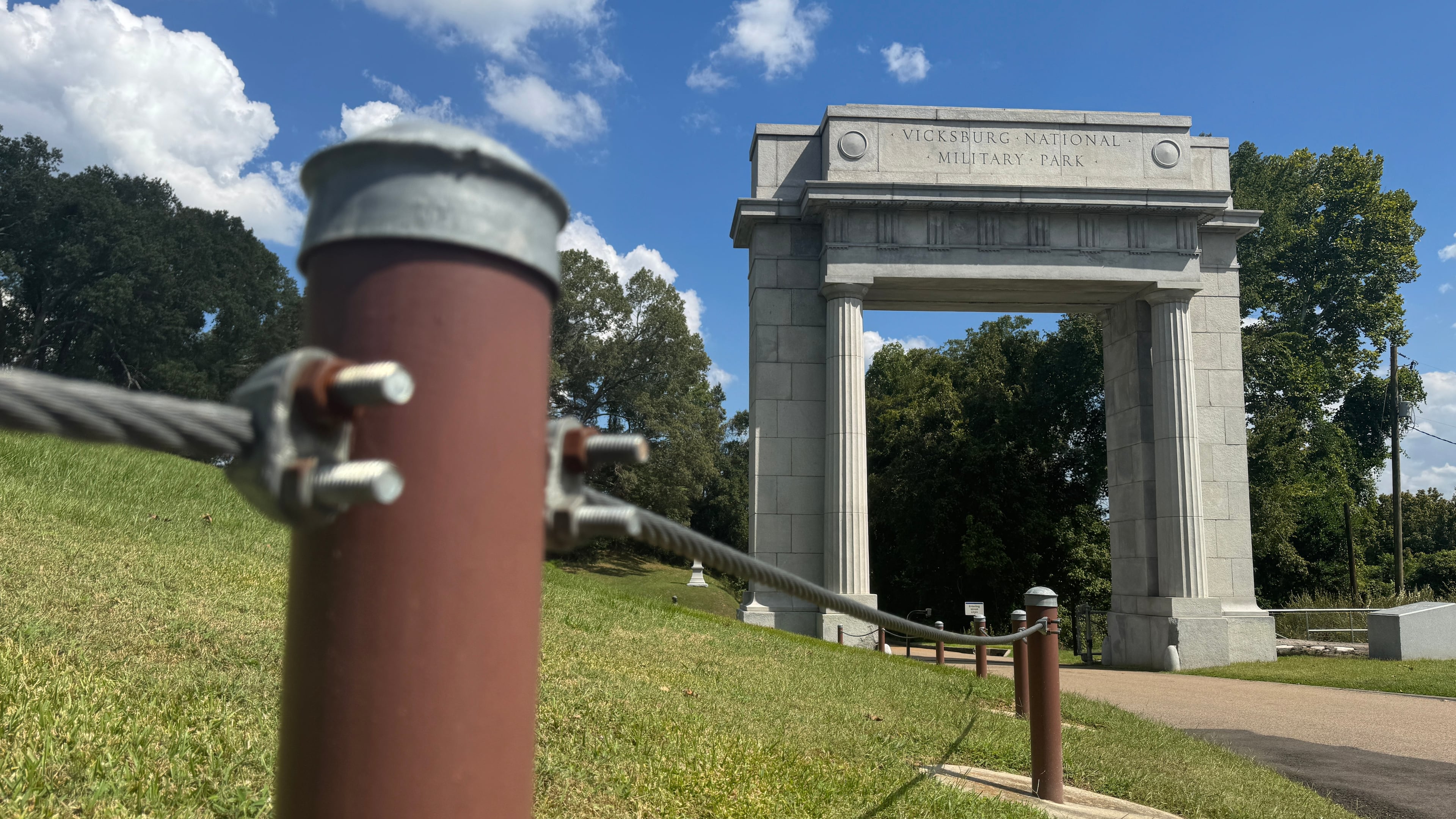 The gateway to the Vicksburg National Military Park tour road sits closed Wednesday, Oct. 1, 2025, in Vicksburg, Miss. (AP Photo/Sophie Bates)