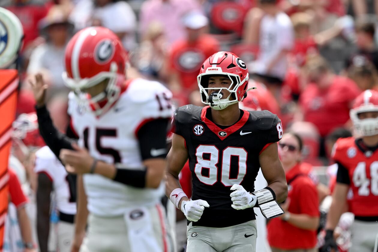Georgia tight end Kaiden Prothro (center) gets in position during the G-Day spring game in April at Sanford Stadium in Athens. Prothro led all players with 46 receiving yards, including a 6-yard touchdown catch. (Hyosub Shin/AJC)