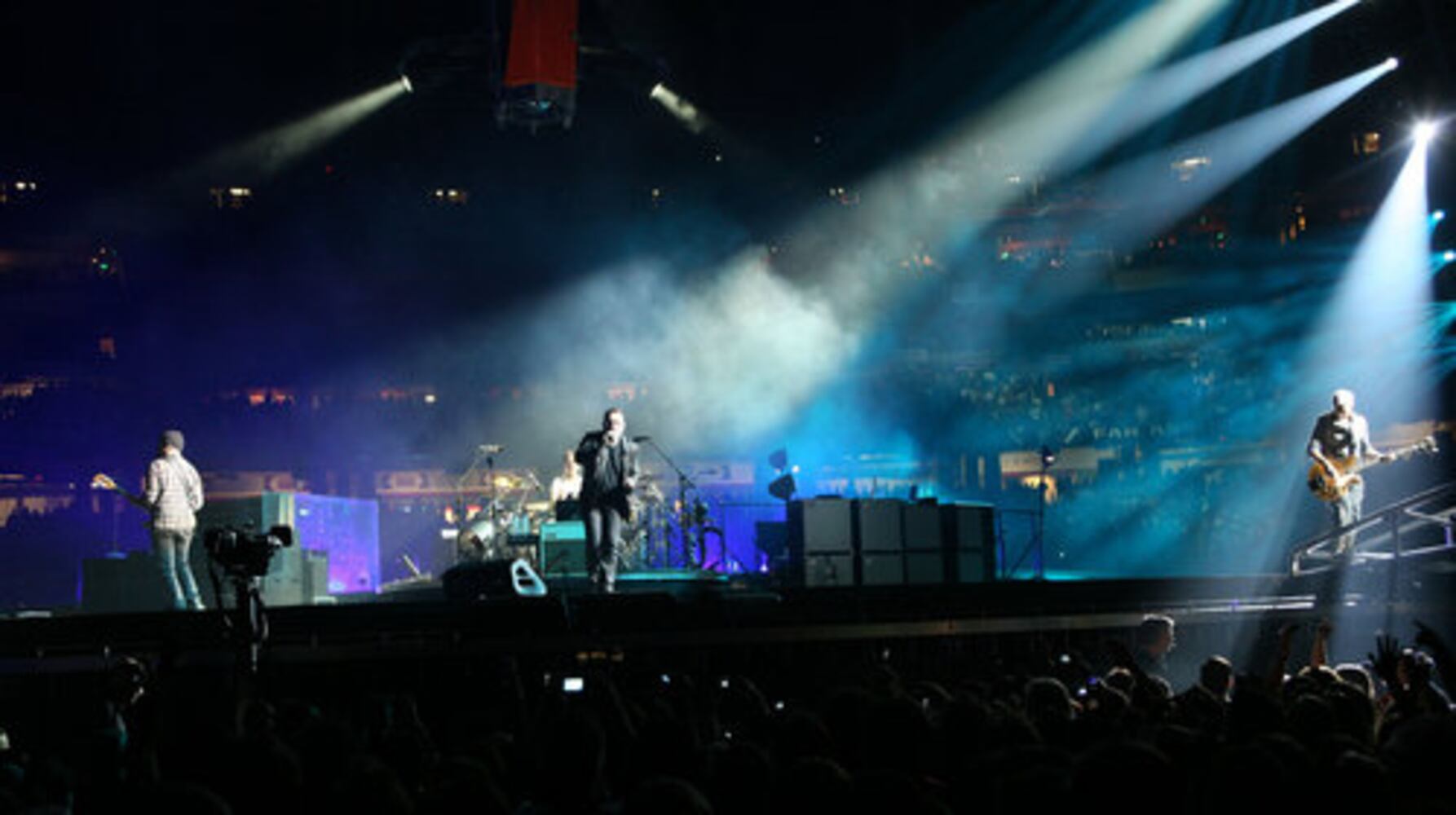 U2 fills the Georgia Dome