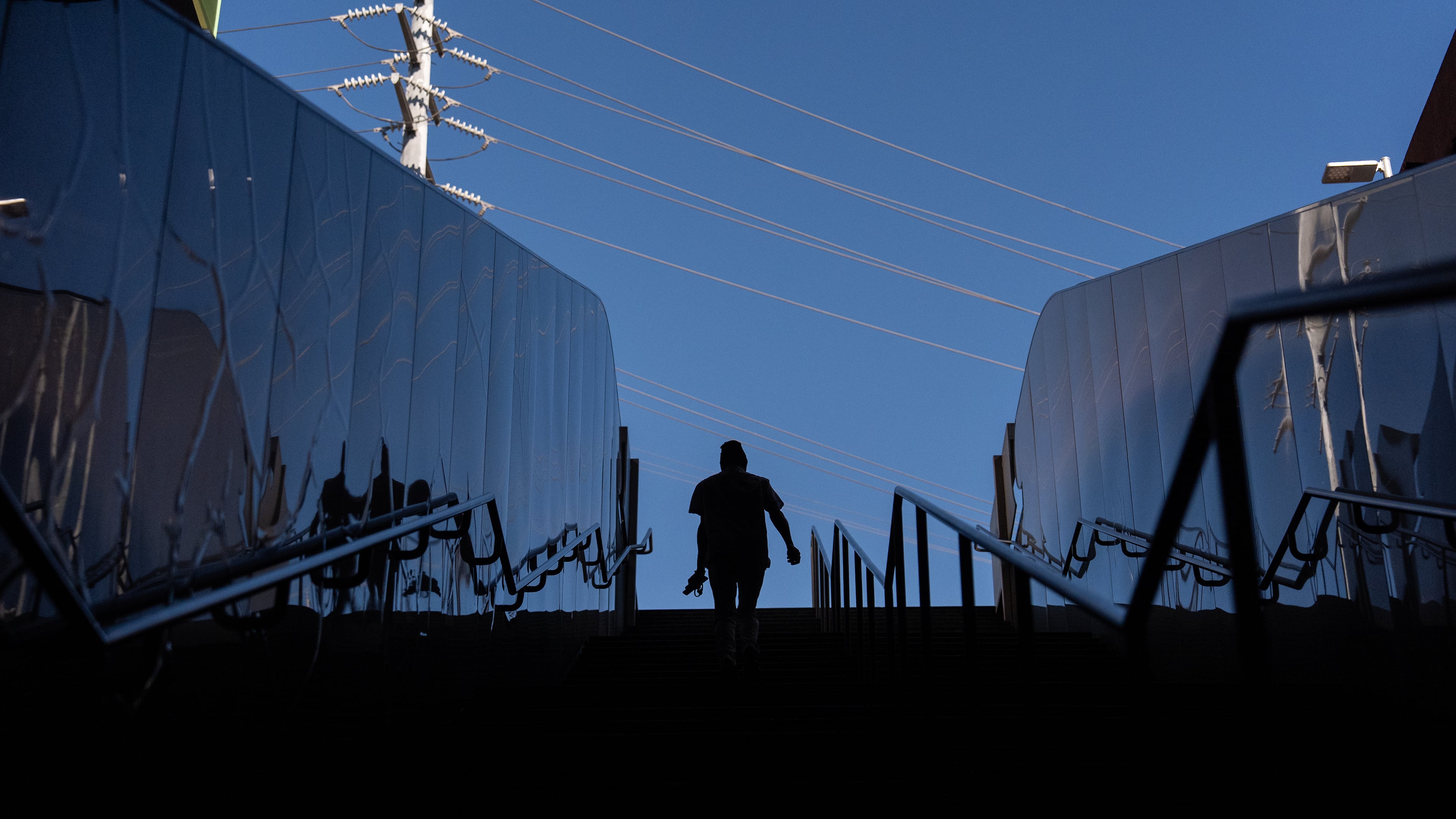 Quantavia Smith walks up the steps of a metro station next to the Santa Monica and Vermont Apartments, where she lives, in Los Angeles, Monday, Nov. 10, 2025. (AP Photo/Jae C. Hong)