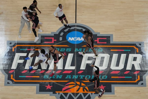 Houston players celebrate after beating Duke in the national semifinals at the Final Four of the NCAA college basketball tournament, Saturday, April 5, 2025, in San Antonio. (AP Photo/Stephanie Scarbrough)
