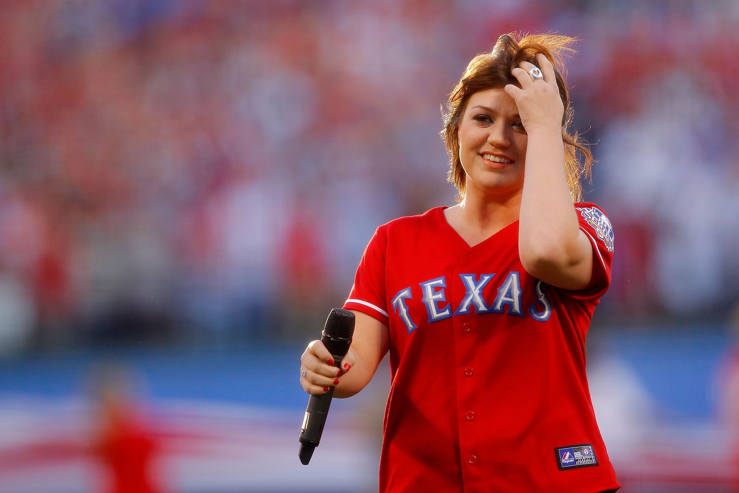 Kelly Clarkson's looks through the years
