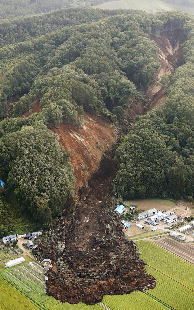 Photos: Powerful quake triggers dozens of landslides in Japan