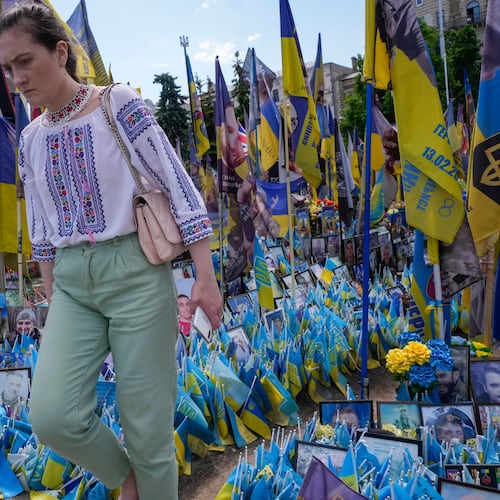 A woman looks at a makeshift memorial for fallen soldiers in Russia Ukraine war on Independence Square in Kyiv, Ukraine, Friday, May 22, 2026. (AP Photo/Efrem Lukatsky)
