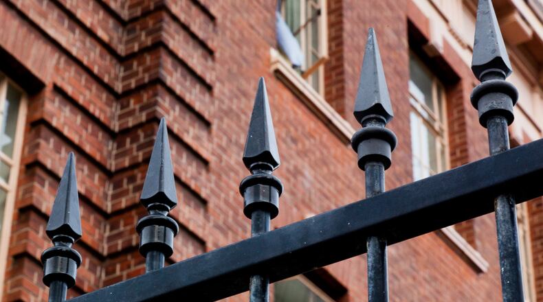 A spiked fence. (Photo: russellstreet/flickr/Creative Commons) https://creativecommons.org/licenses/by-sa/2.0/