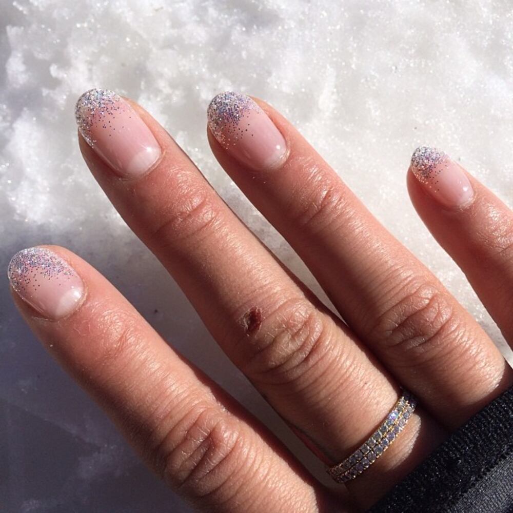 This actress' nails make us gleeful. Who is it?