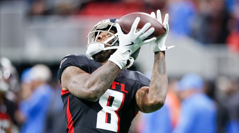 Atlanta Falcons tight end Kyle Pitts (8) catches the ball during warm-ups before the Falcons face the Los Angeles Chargers on Sunday, December 1, 2024, at Mercedes-Benz Stadium in Atlanta.
(Miguel Martinez/ AJC)