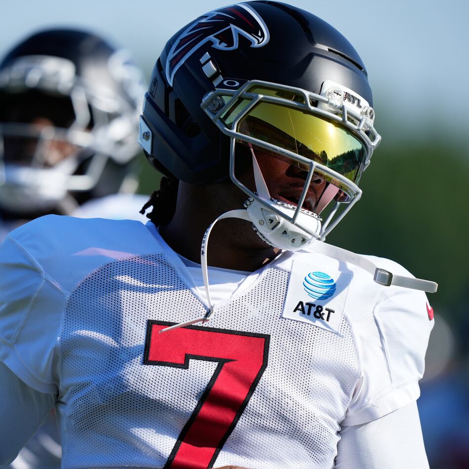 Atlanta Falcons running back Bijan Robinson runs drills during an NFL football training camp practice on Monday, Aug. 17, 2026, in Flowery Branch. Where does he rank in the fantasy football draft? (Brynn Anderson/AP)