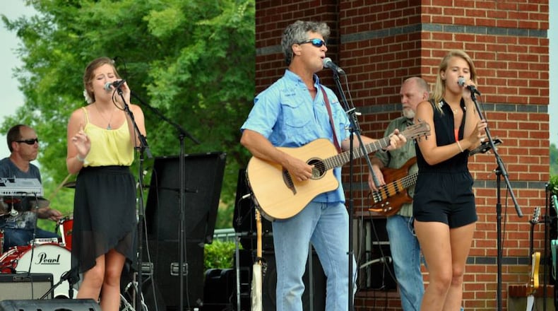 The members of Foxes and Fossils, (from the left) drummer John Pike, vocalist Maggie Adams, leader Tim Purcell, bassist Scott King and vocalist Sammie Purcell perform at a Smyrna restaurant. Courtesy of Terry Heinlein