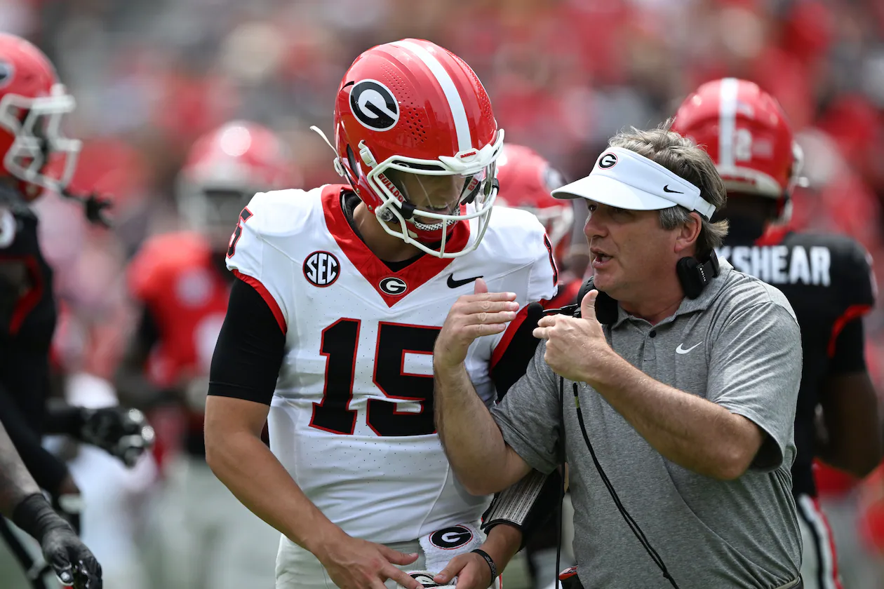 Without the spring transfer portal, Georgia head coach Kirby Smart said, he can focus on his team instead of thinking about who might leave. On G-Day, he instructs QB Ryan Montgomery. (Hyosub Shin/AJC)