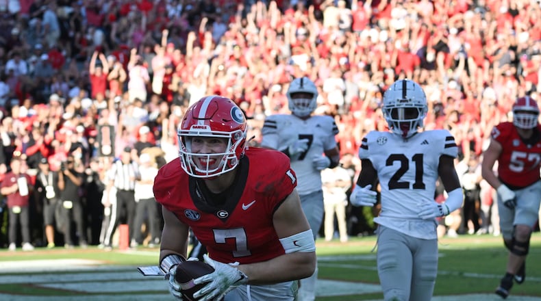 Georgia tight end Lawson Luckie (7) scores a touchdown during the first half in an NCAA football game at Sanford Stadium, Saturday, October 12, 2024, in Athens. (Hyosub Shin/AJC)